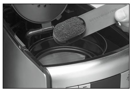 Cruisinart-dcc-3500ss-coffeemaker-adding-coffee-grounds
